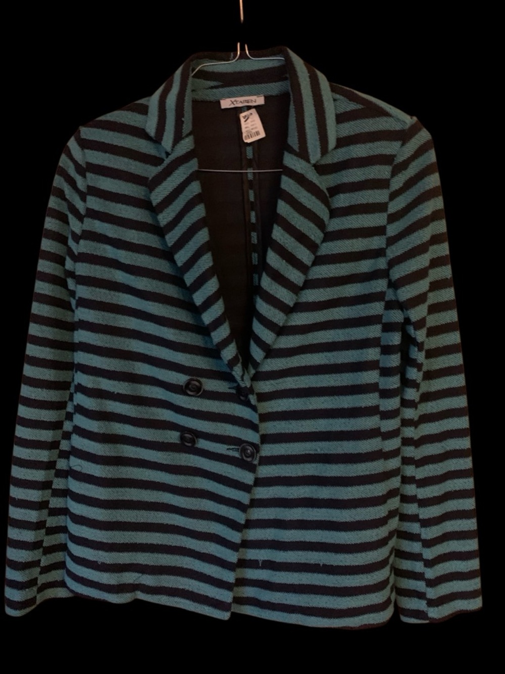 Teal and Black Striped Double-Breasted Blazer

Mix 1 0426

XTaren Brand